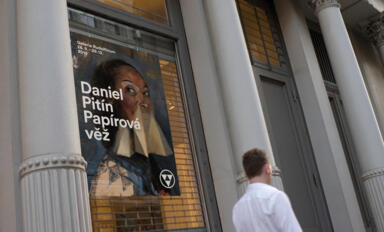 Daniel Pitín – Papírová věž